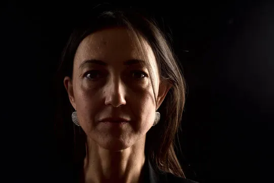 使用移动设备的会员形象